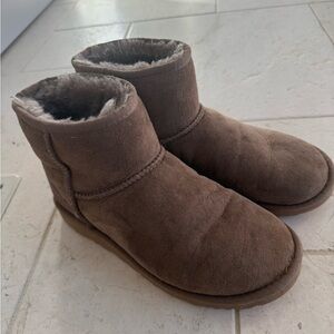 UGG boots classic mini II shearling boots in caribou women’s size 7